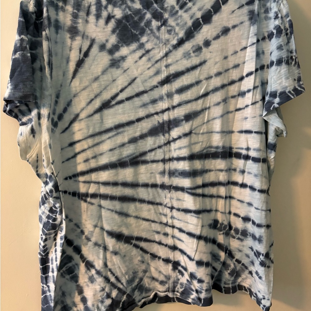 GAP Navy and White Spiral Tie-Dye Short Sleeve Tee